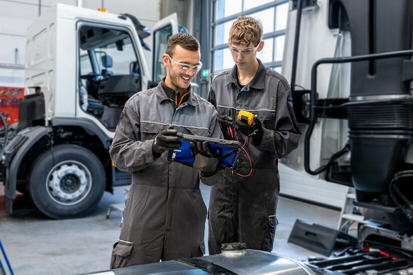 Blok beeld-vrachtwagenmonteur-BerkelenRodenrijs